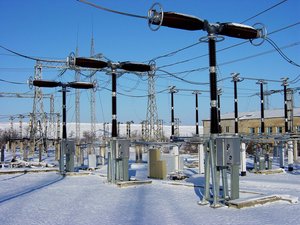 live-tank-circuit-breaker-for-550-kv_1600x900ms[1].jpg